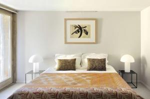 Uma cama ou camas num quarto em Ideal for meeting with family or friends