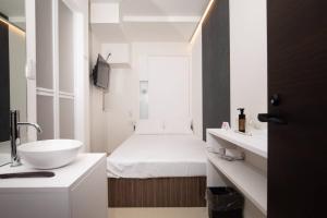a small bathroom with a bed and a sink at Mutsumi Building - Vacation STAY 00543v in Tokyo