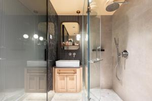 A bathroom at Dash Living on Prat