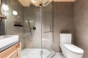 A bathroom at Dash Living on Prat