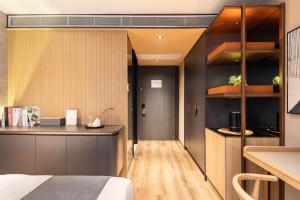 A kitchen or kitchenette at Dash Living on Prat
