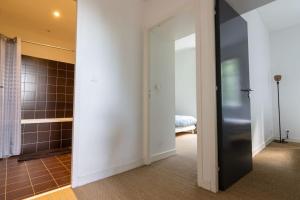 a hallway with a door leading to a bedroom at Maison au pied du Château-Cour-Proche Centre Ville in Saumur +16 photos