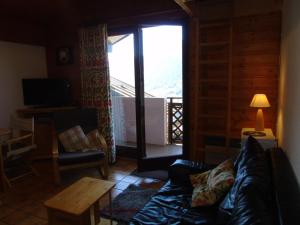 a living room with a couch and a table at Appartement spacieux 6 personnes avec balcon à Châtel - FR-1-198-127 in Châtel