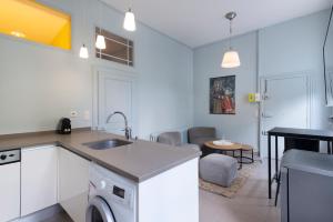 Кухня или мини-кухня в Le Raffine de Lyautey avec parking prive
