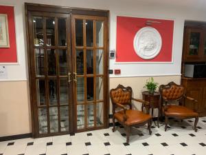 A seating area at Actor Hotel