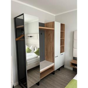 Postel nebo postele na pokoji v ubytování Hotel und Restaurant Kranichsberg