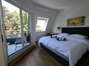 a bedroom with a bed and a large window at Exclusive Wohnung im Zentrum, RB Stadion & Arena! in Leipzig