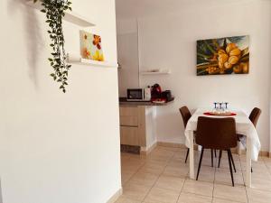 Kuchyň nebo kuchyňský kout v ubytování Royal Holiday Home