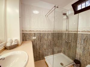 Koupelna v ubytování Royal Holiday Home + 31 fotografií