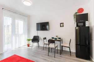 Kuchyňa alebo kuchynka v ubytovaní New Blue Danube Apartment with Balcony and Parking
