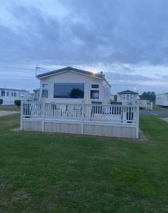 Gallery image of L25 L&g Caravan hire 6 berth millfields family only and lead person must be over 30 MAX 4 ADULTS in Ingoldmells
