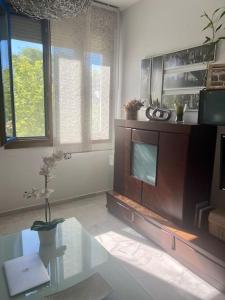 Kuchyňa alebo kuchynka v ubytovaní FIBES Apartamento con piscina y parking gratis