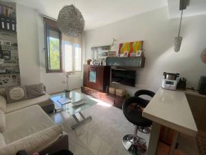 Kuchyňa alebo kuchynka v ubytovaní FIBES Apartamento con piscina y parking gratis