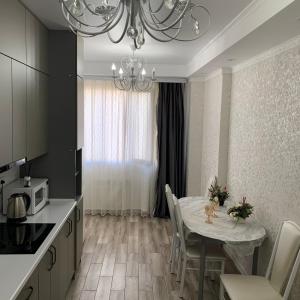 Kuhinja ili čajna kuhinja u objektu Apartment Vefa Bishkek