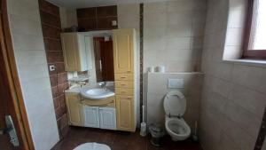 Koupelna v ubytování Draga - 2 bedroom apartment