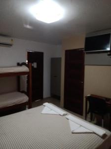 Uma ou mais camas em beliche num quarto em Hotel Pousada Bossa Nova