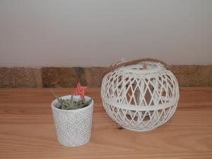 two white vases sitting on top of a wooden floor at Lar Azul in Redondela