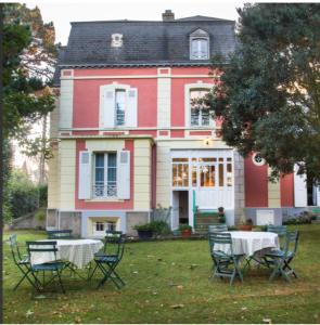 Vonkajšia záhrada v ubytovaní VILLA LA VISTULE