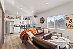 a living room with a couch and a kitchen at Brand New 2 Bed 2 Bath Near Perry District and DT in Spokane