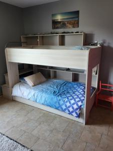 a bunk bed in a room with a bed in it at La Bastide du Canal in Carcassonne