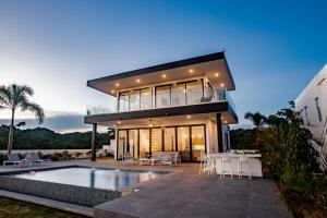 Bazén v ubytování Ocean view luxury Villa, Private Pool 4BD 8PPL nebo v jeho okolí