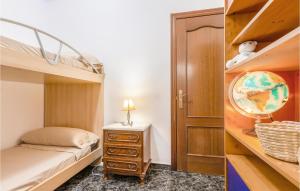 Łóżko lub łóżka w pokoju w obiekcie 3 Bedroom Lovely Home In Sedella
