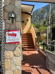 a sign on the side of a house with a staircase at La casa di Panfilo in Sulmona