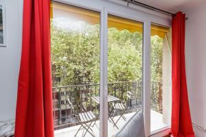 Fotografia z galérie ubytovania A cosy nest with a balcony near the Seine v Paríži