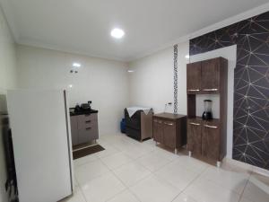 a large room with a kitchen and a bedroom at Residencia Cidade Verde 14 in Maringá