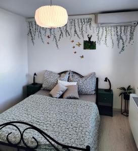 Postel nebo postele na pokoji v ubytování Apartments & rooms Saša