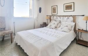 Posteľ alebo postele v izbe v ubytovaní 4 Bedroom Stunning Home In Fouras