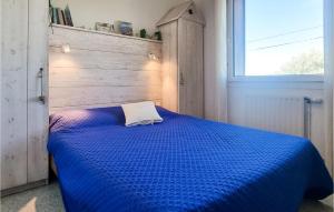 Posteľ alebo postele v izbe v ubytovaní 4 Bedroom Stunning Home In Fouras