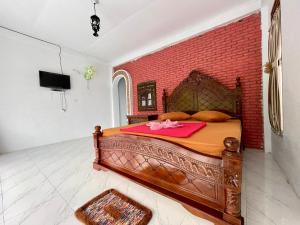 Ein Bett oder Betten in einem Zimmer der Unterkunft Wijaya Guest House Bukit Lawang