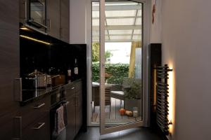 a kitchen with a sliding glass door leading to a patio at *NEW*Luxus-Wasserbett-SmartTV-Terrasse in Magdeburg