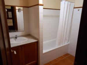 a bathroom with a sink and a tub and a shower at Acogedor Apartamento 2 Habitaciones en Boí in Bohí
