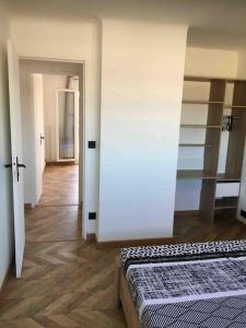 Łóżko lub łóżka w pokoju w obiekcie St Vélodrome 3 chambres parking 8 couchages neuf