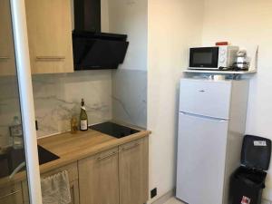 Kuchnia lub aneks kuchenny w obiekcie St Vélodrome 3 chambres parking 8 couchages neuf