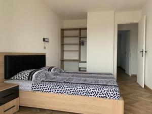 Łóżko lub łóżka w pokoju w obiekcie St Vélodrome 3 chambres parking 8 couchages neuf