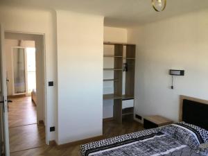 Łóżko lub łóżka w pokoju w obiekcie St Vélodrome 3 chambres parking 8 couchages neuf
