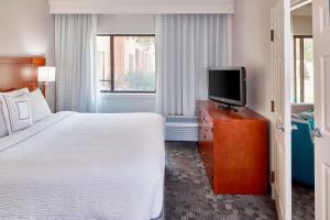 Sonesta Select Raleigh Durham Airport Morrisville客房内的一张或多张床位