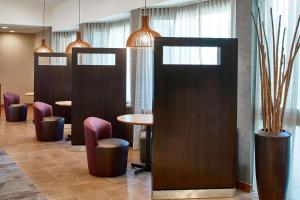 Sonesta Select Raleigh Durham Airport Morrisville的休息区