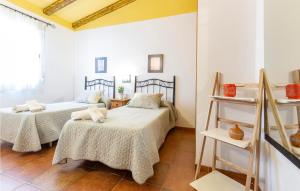 Postel nebo postele na pokoji v ubytování Stunning Home In Nerja With Wifi