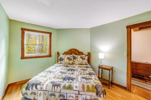 a bedroom with a bed and a window at Cozy Cabin in the Woods in Londonderry