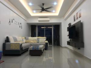 A seating area at Venus Hollywood Homestay Sitiawan