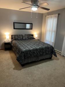 מיטה או מיטות בחדר ב-Poconos Vacation home