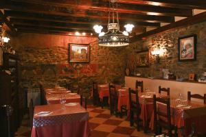 Restaurant o un lloc per menjar a Hostal Rusó SC