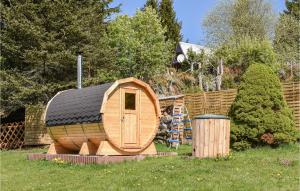 a small wooden hobbit house in a yard at Gorgeous Home In Goldlauter-Heidersbach in Heidersbach
