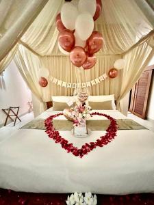 Ein Bett oder Betten in einem Zimmer der Unterkunft DISINI Luxury Spa Villas-CHSE Certified