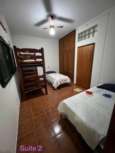 Un ou plusieurs lits dans un hébergement de l'établissement Casa virou negócio 10 autres photos