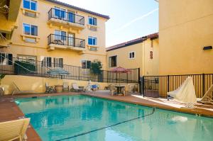 a swimming pool in front of a building at Lamplighter Inn & Suites in San Luis Obispo